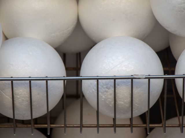 How to paint styrofoam balls?